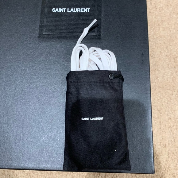 Saint Laurent Signature Court Classic Lip Sneaker - Picture 6 of 8
